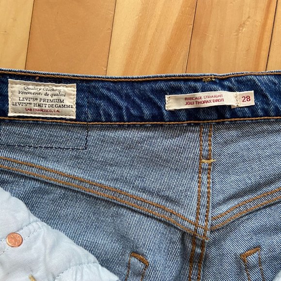 Levi's Ribcage Straight Ankle Women's Jeans - Medium Wash - Picture 3 of 3